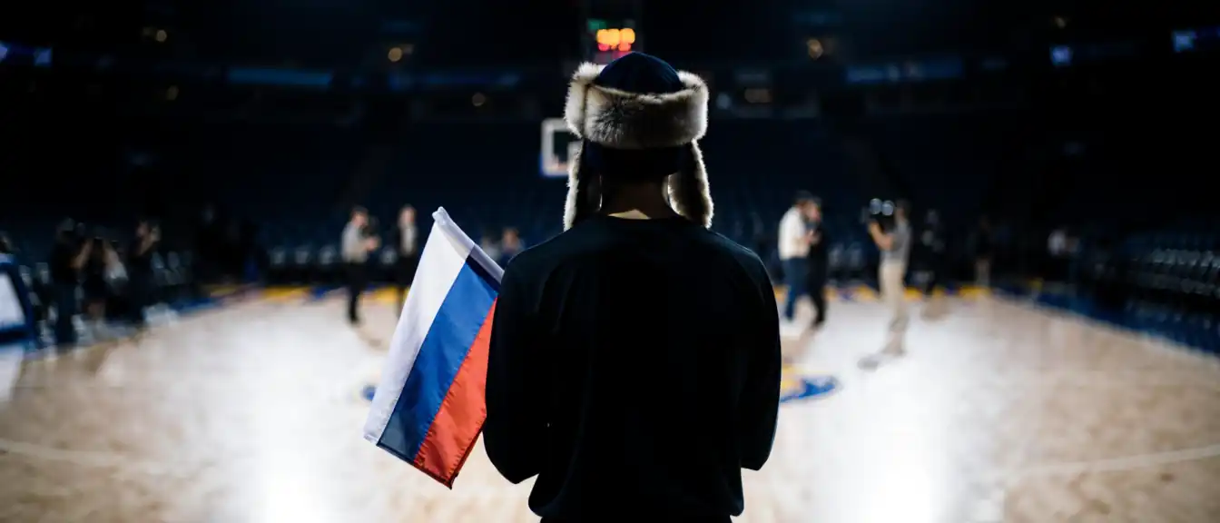 Егор Дёмин отметил российский триколор и ушанку во время медиадня в составе университета Луизианы
